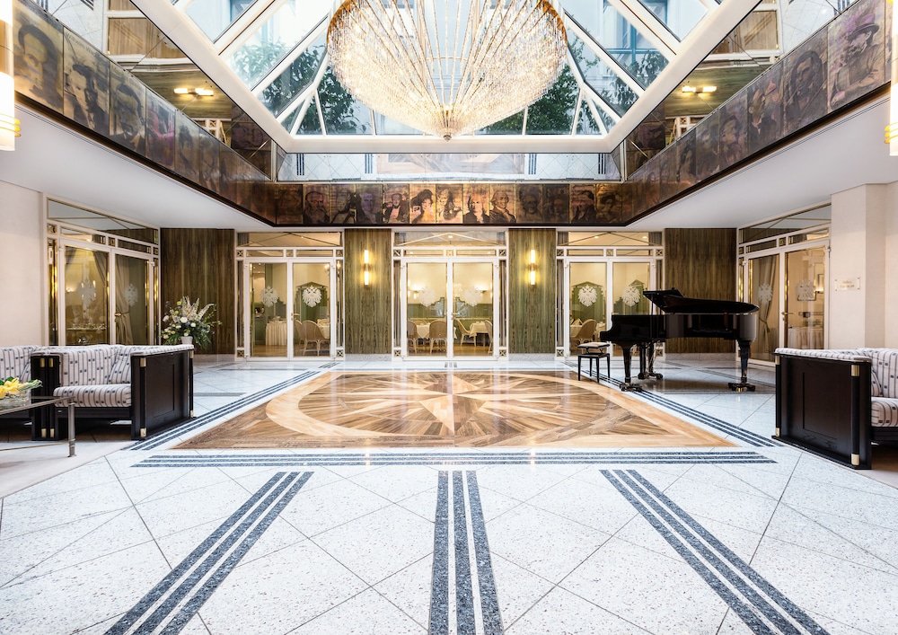 Best Western Premier Grand Hotel Russischer Hof 12/67
