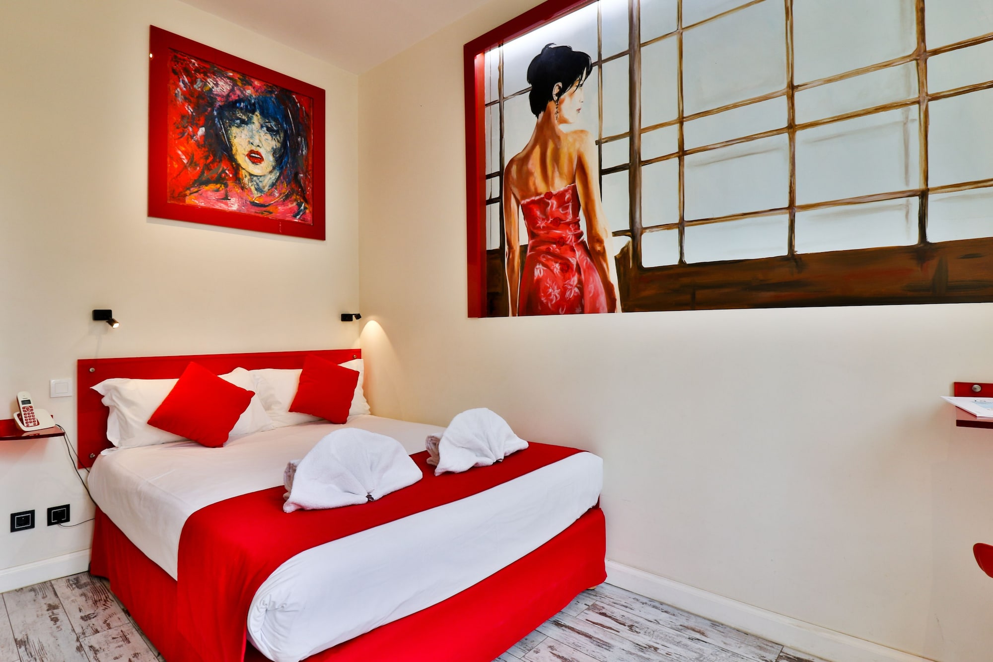 PETITE, DOUBLE BED