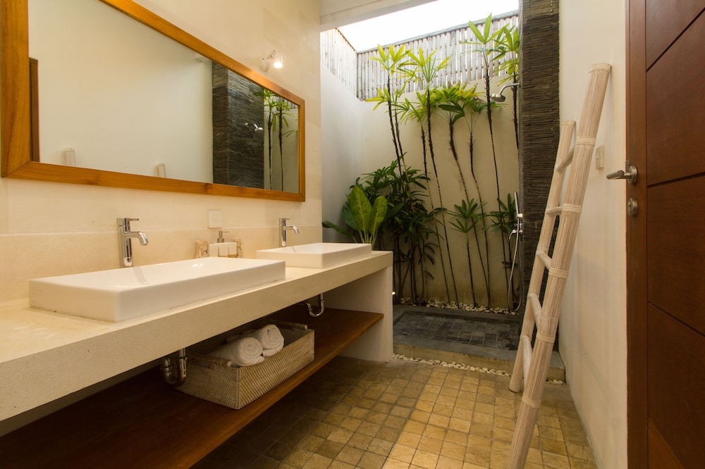 Echo Beach Villa and Apartment 63/65