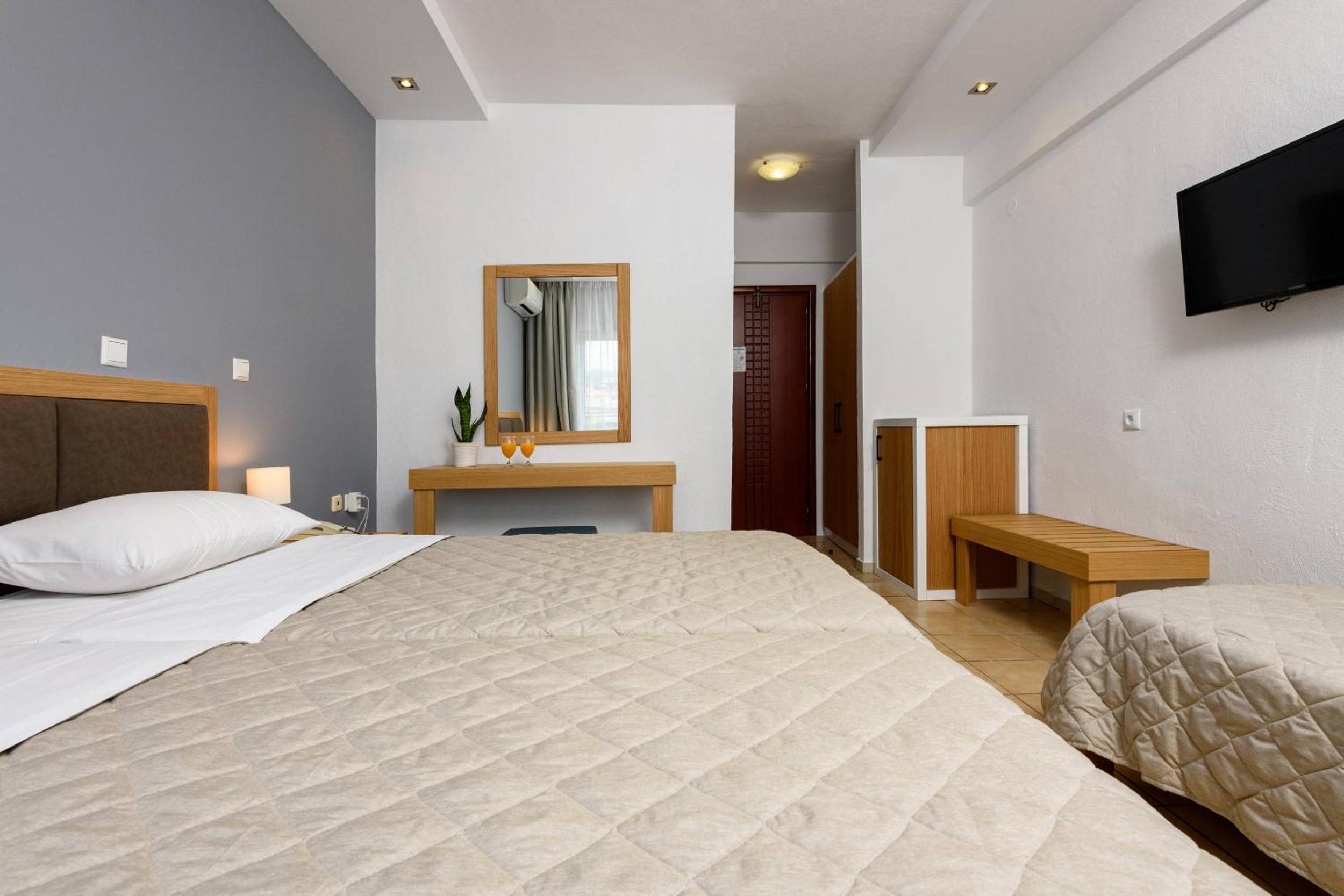 Room, Triple