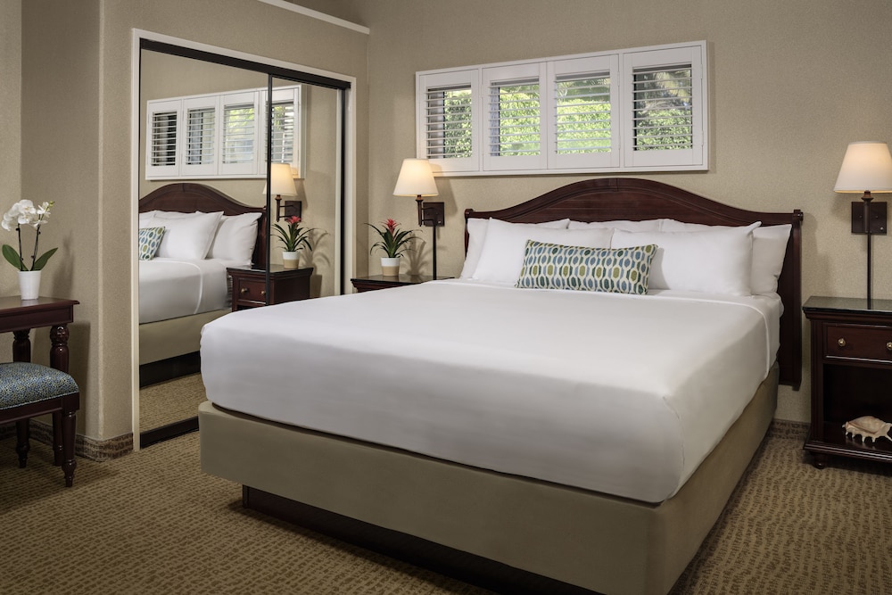 Resort, Deluxe, Suite, King Bed, Bay View, Sofa