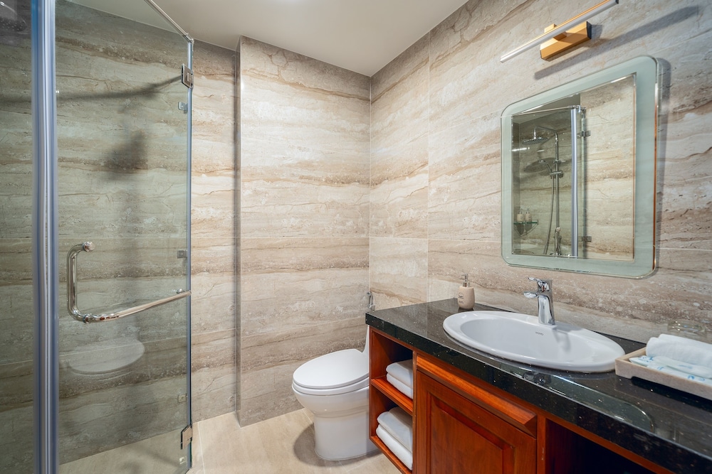 Sunny Ocean Hotel & Apartment 68/71