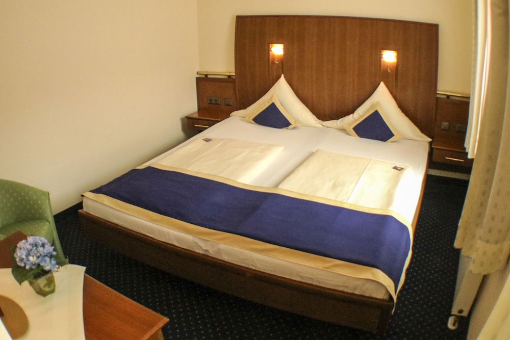 Victoria Hotel 14/50
