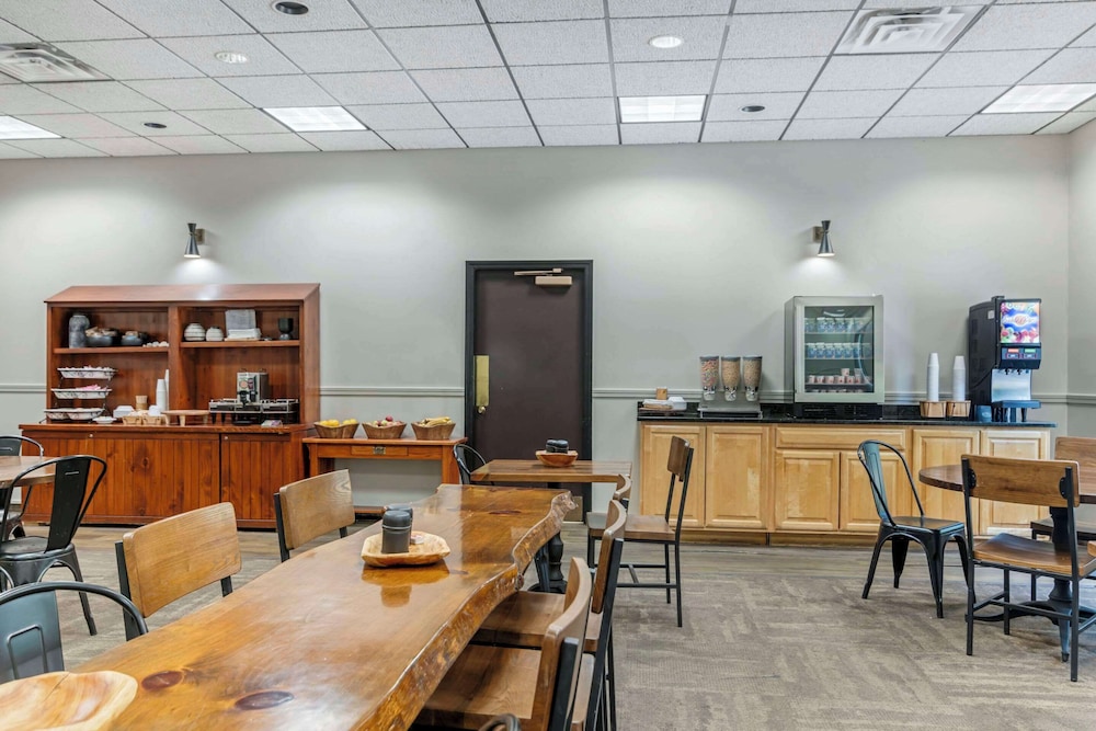 Green Granite Inn, an Ascend Collection Hotel 51/72