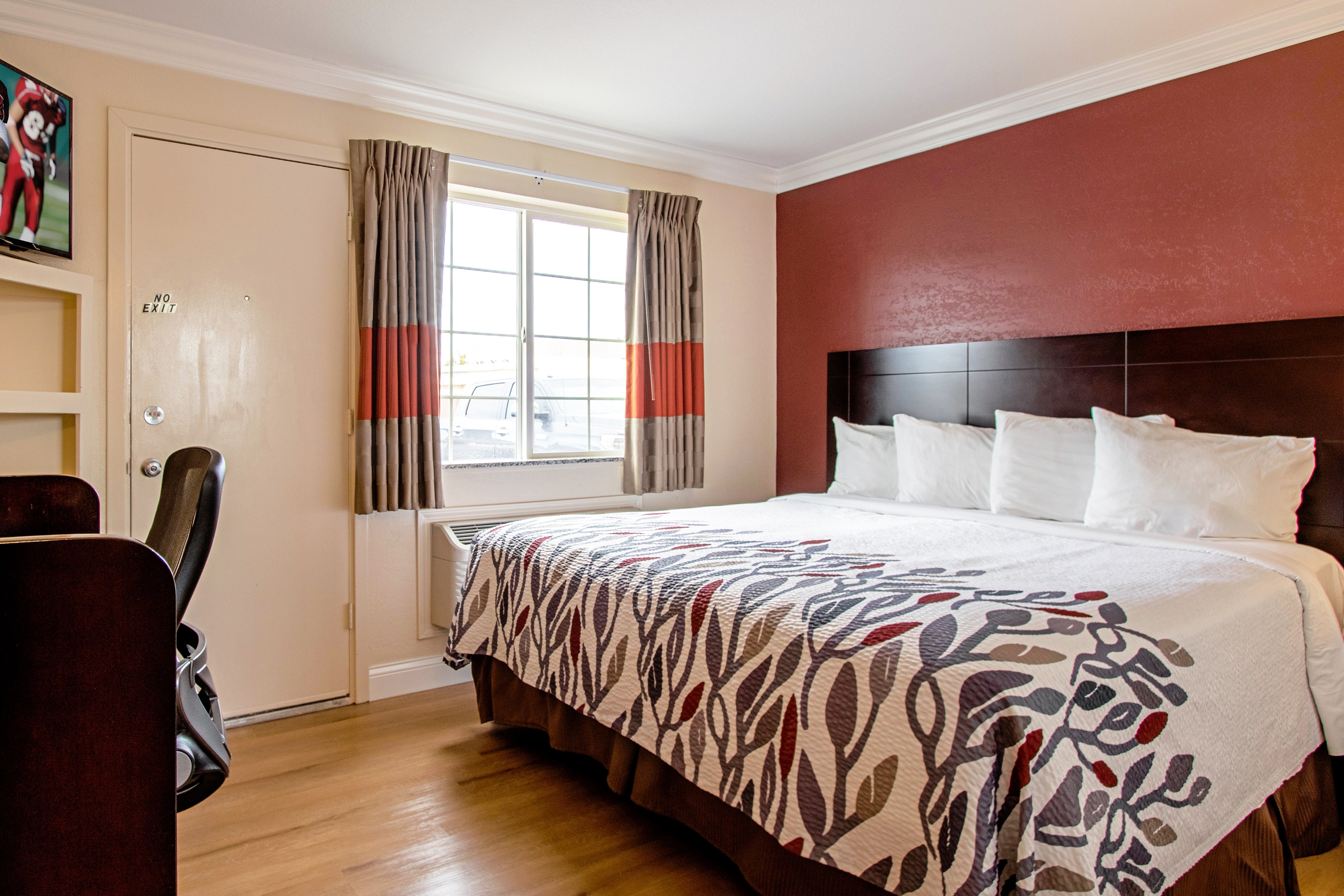 DELUXE, KING BED
