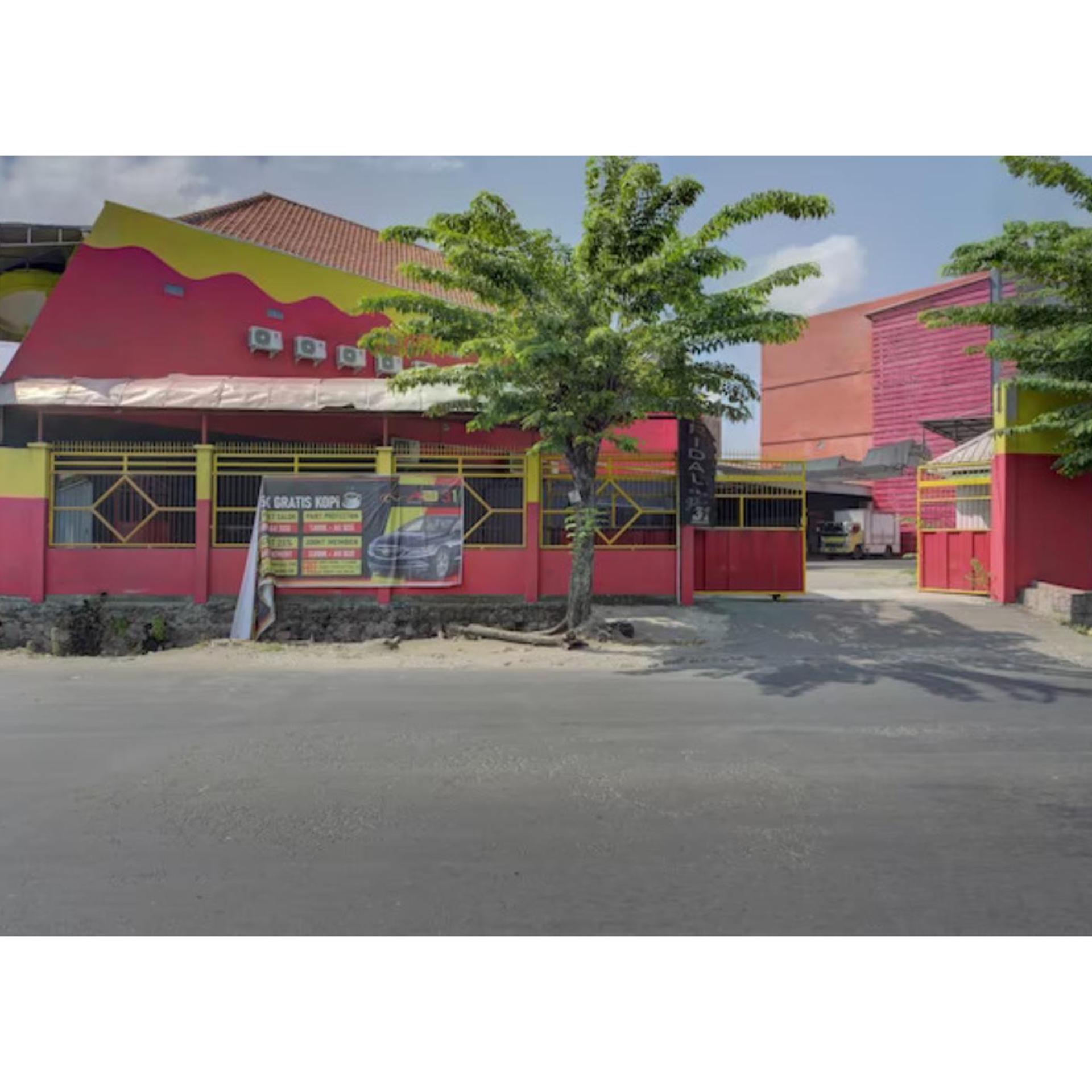 OYO 3198 Sukomanunggal Inn 4/49