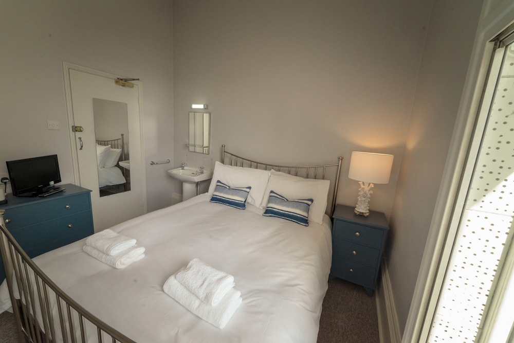 Standard, Double Bed, Shared Bathroom