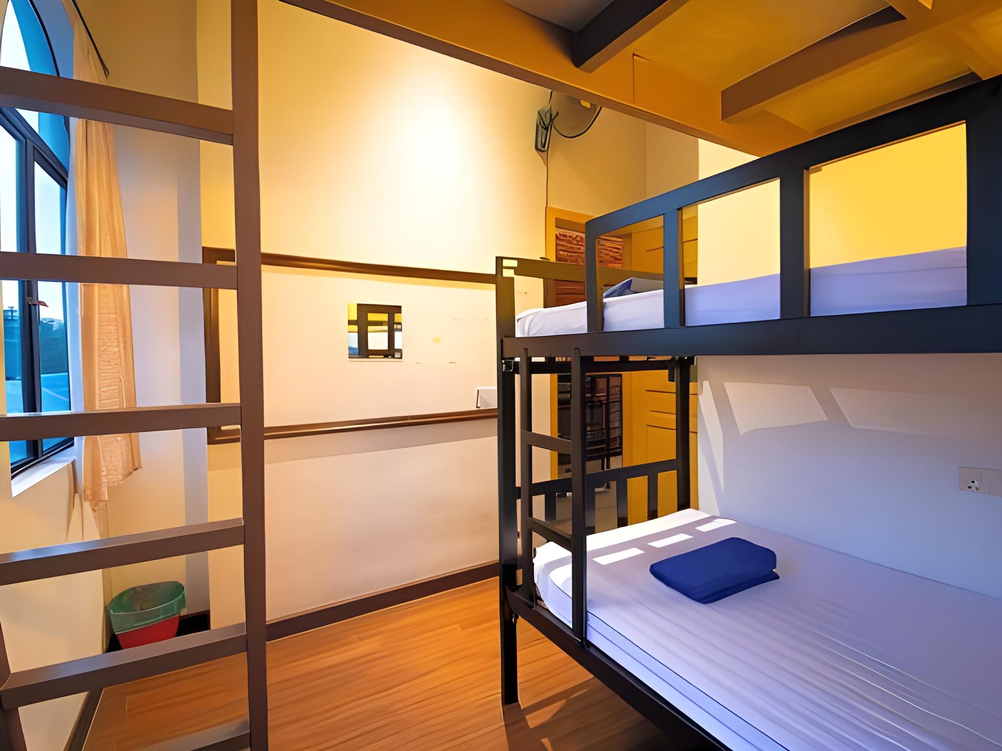 Room, Quadruple