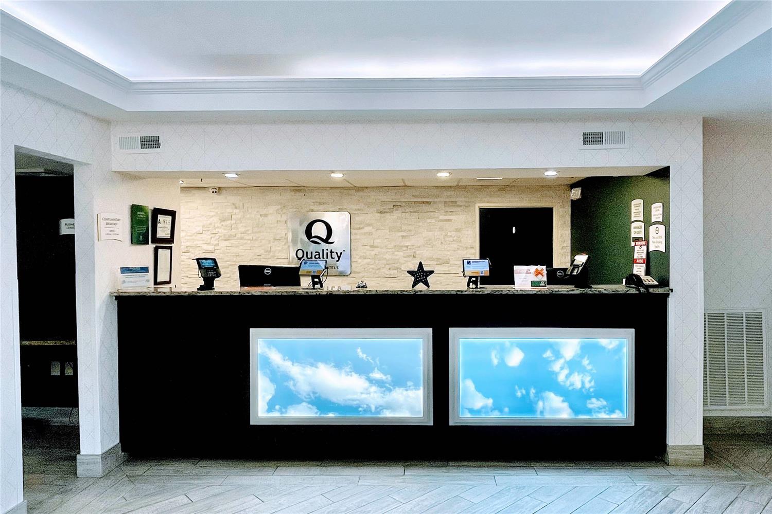 Quality Inn & Suites Clemmons I-40 6/24