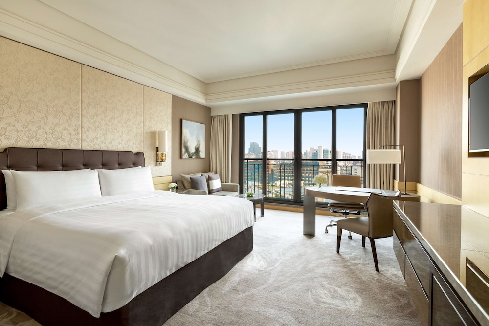 PREMIER, KING BED