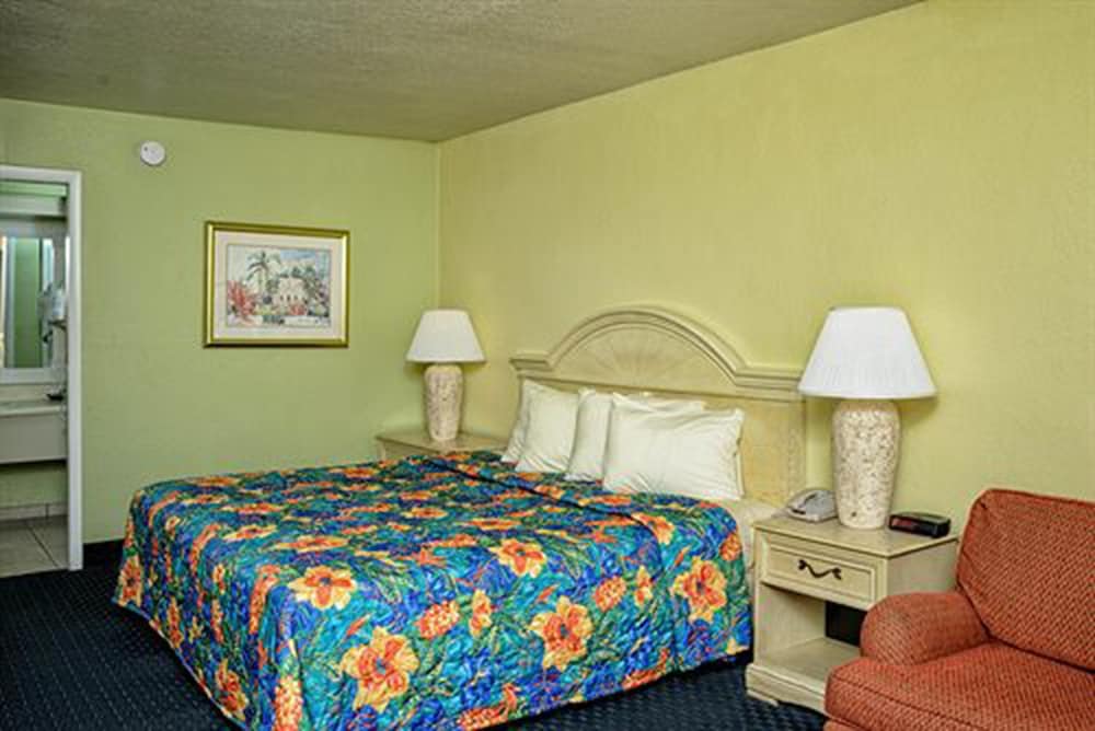 Seralago Hotel and Suites Main Gate East 10/32