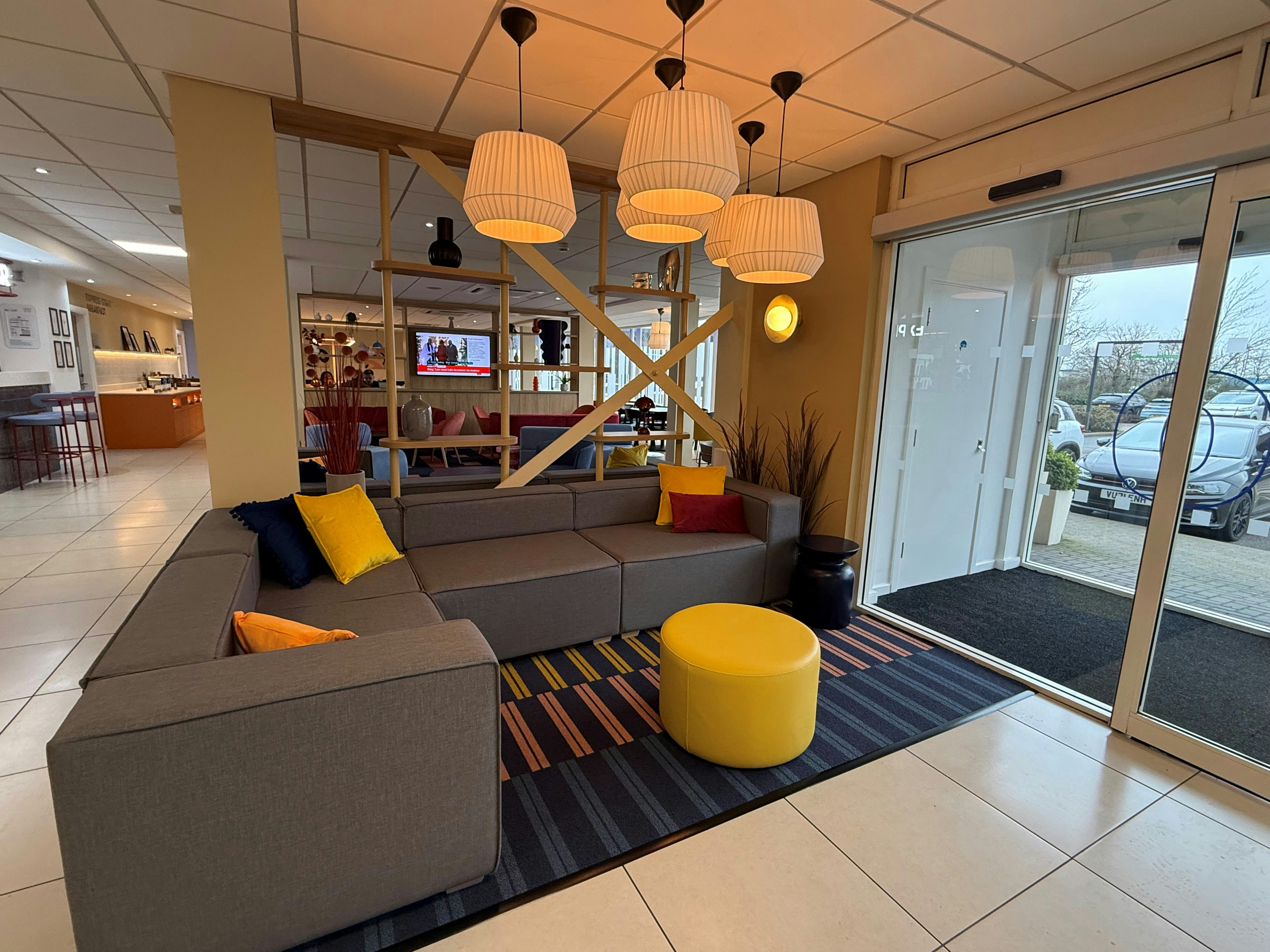HOLIDAY INN EXPRESS NUNEATON 42/50