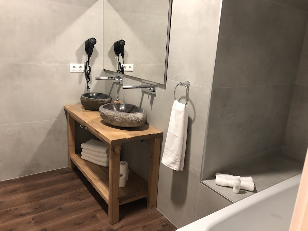 HOTEL RADHA 18/39