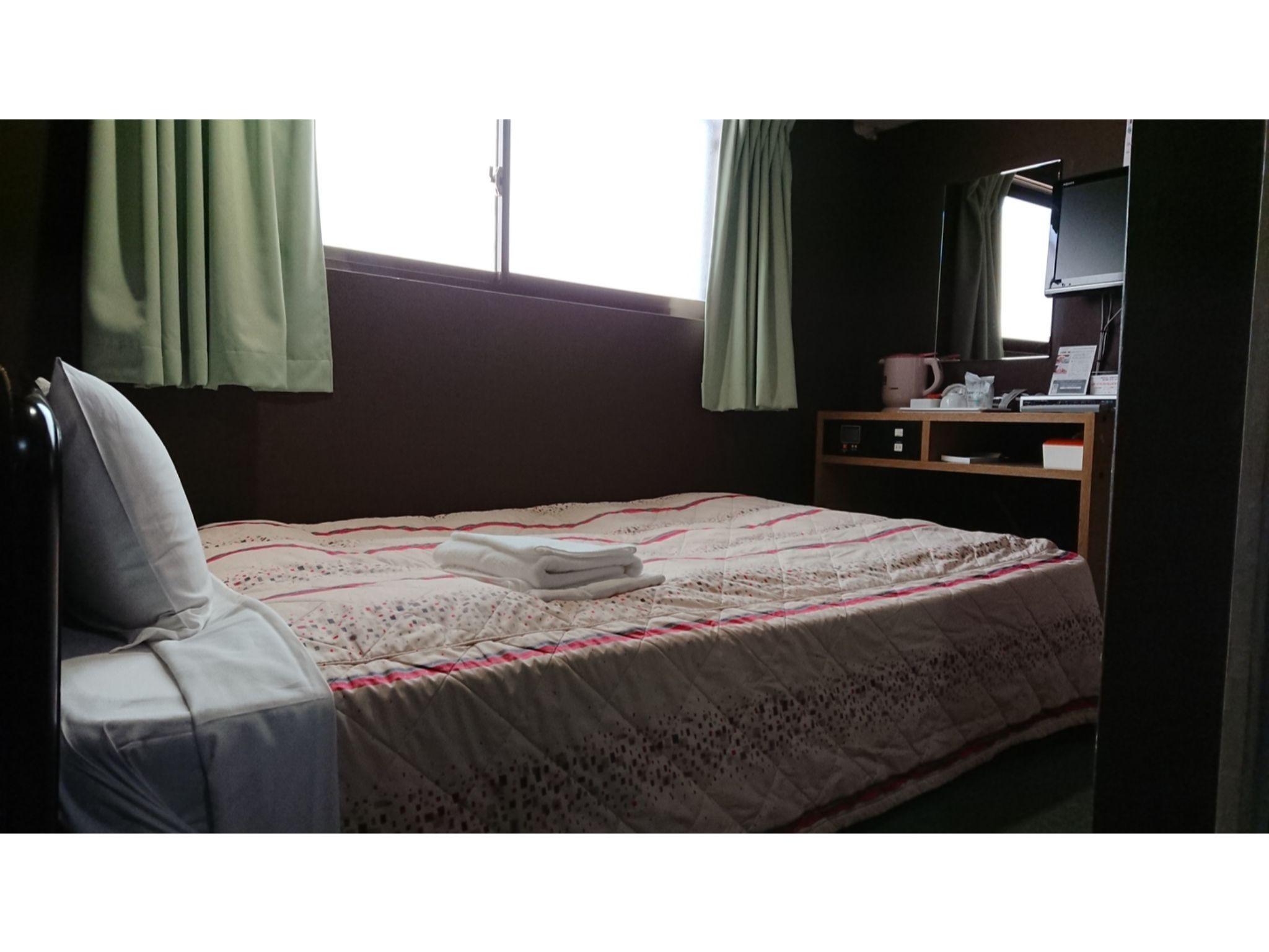 ROOM, SINGLE