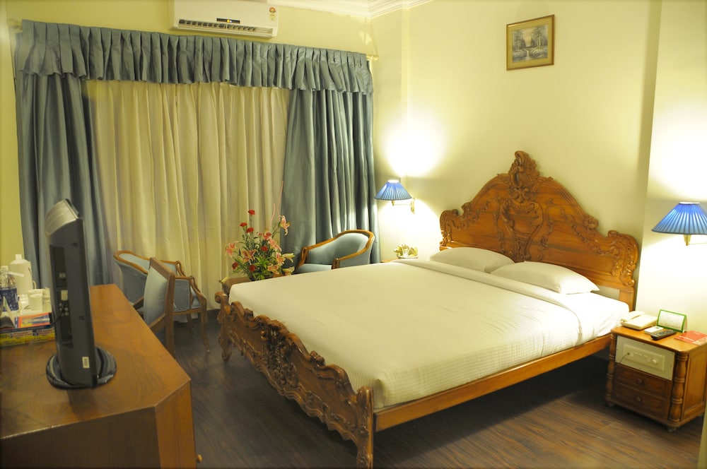 EXECUTIVE, SUITE