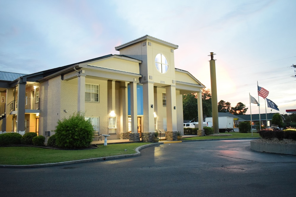 Econo Lodge At The University 7/41
