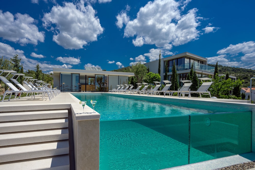 Golden Rays Luxury Apartments 43/50