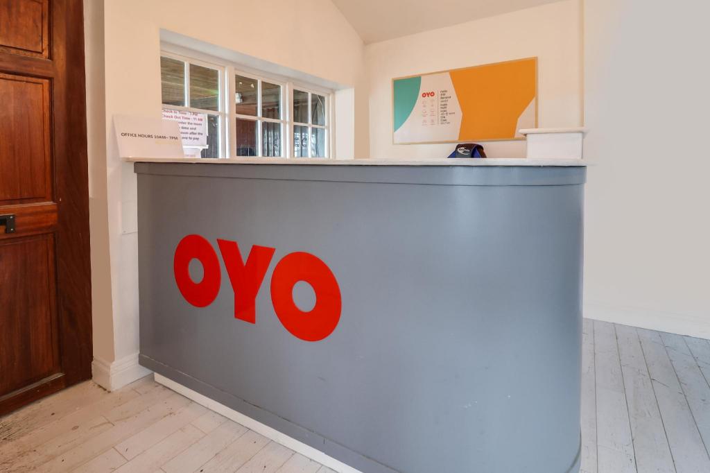 Lobby at OYO Tudor Oaks Lodge Stevenage North, BALDOCK