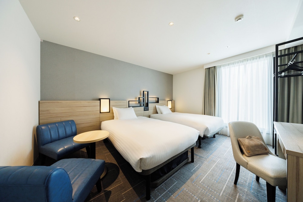 DELUXE, SINGLE, TWIN BEDS