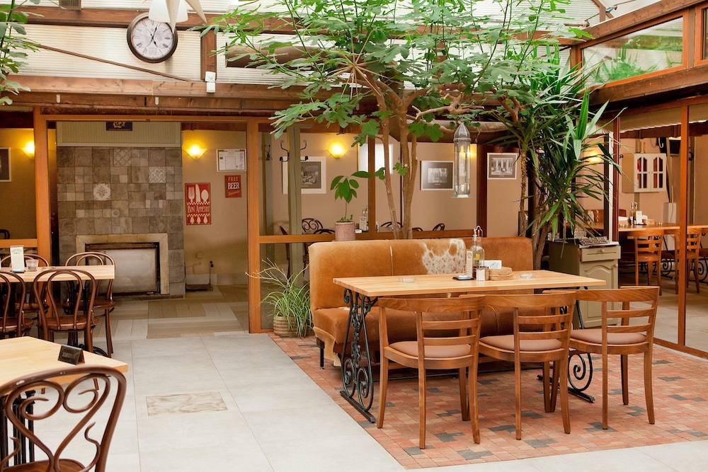 restaurant cafeteria