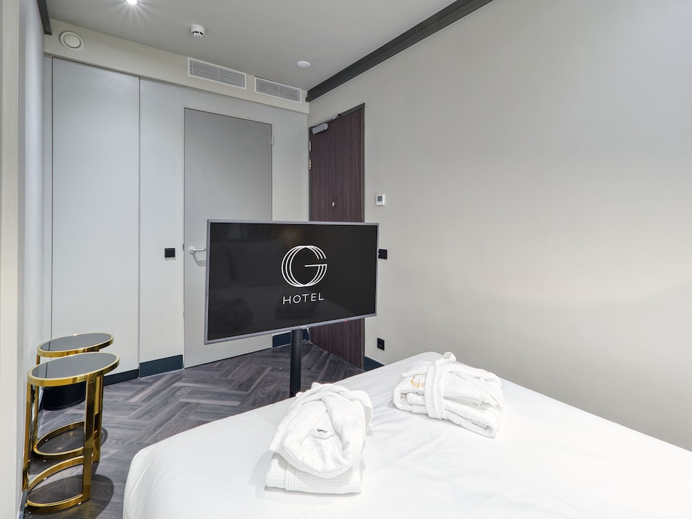 ROOM, SEMI DOUBLE BED