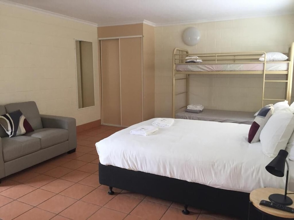 Lake Central Cairns 37/60