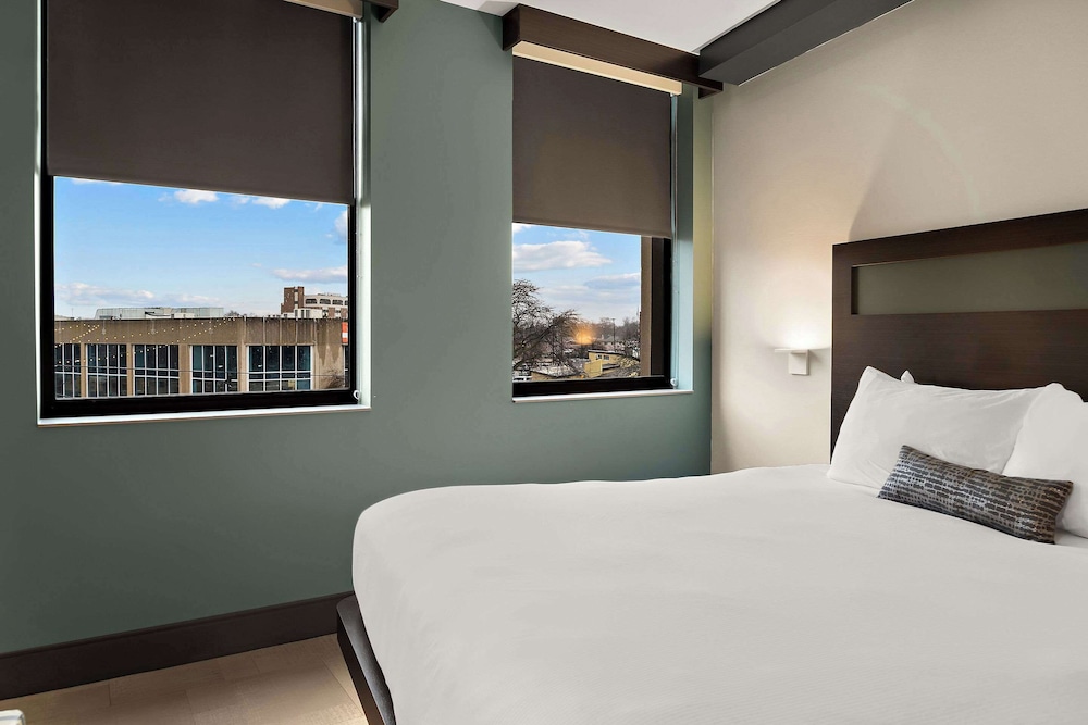 CityFlatsHotel - Port Huron, an Ascend Collection Hotel 7/40