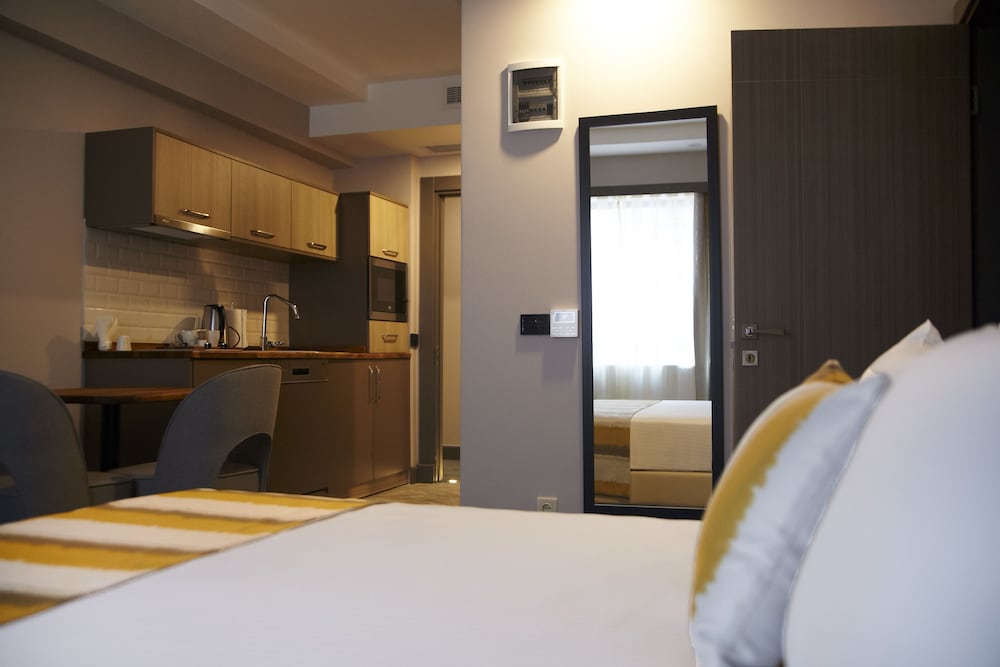 Tophane Suites 3/39