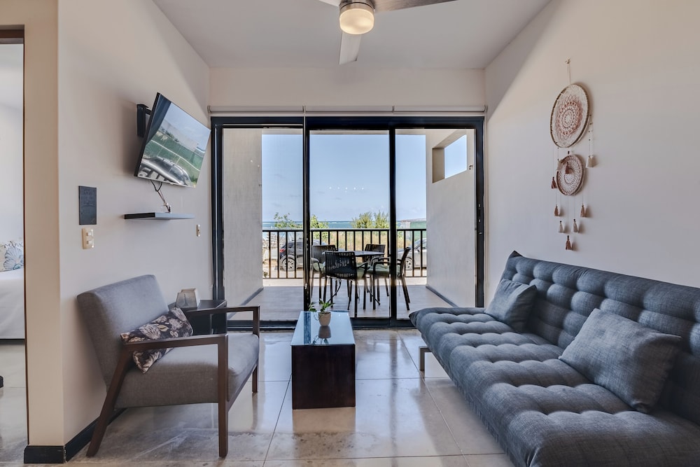Velas Condos 28/48