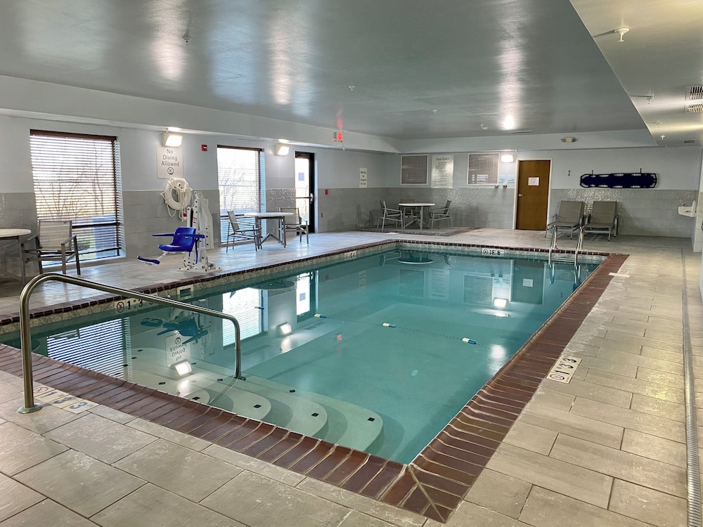HOLIDAY INN EXPRESS SUITES SIDNEY 30/60