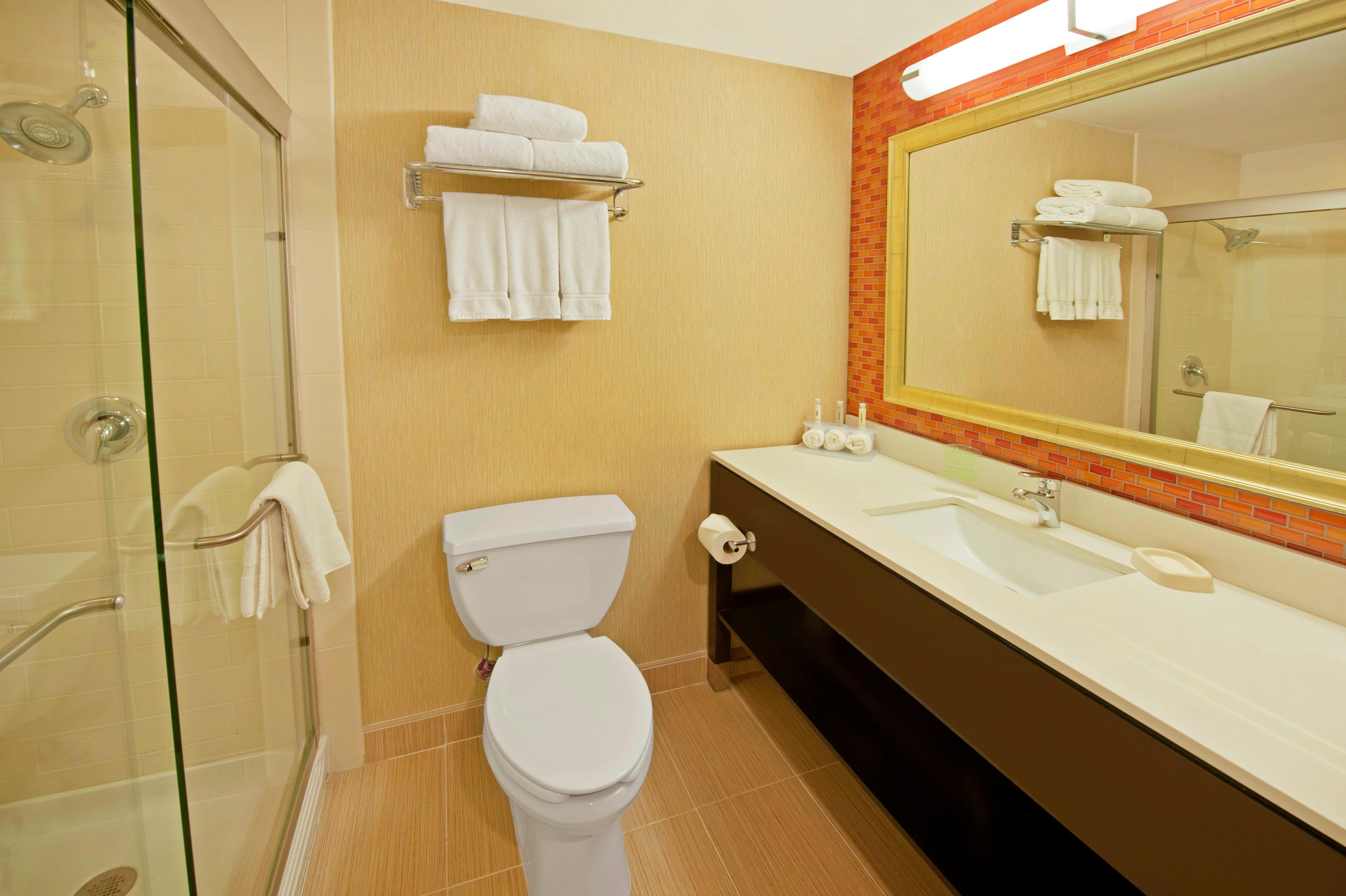 غرفة بسرير كينج، HOLIDAY INN EXPRESS PRINCETON SOUTHEAST 3/3