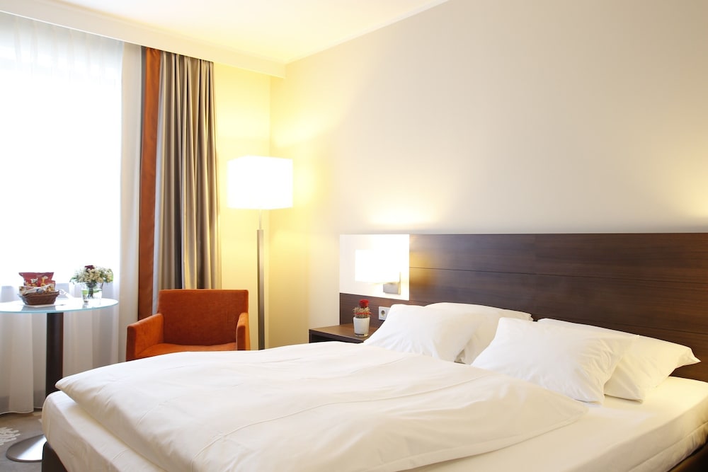 French, Comfort, Single, Queen Bed