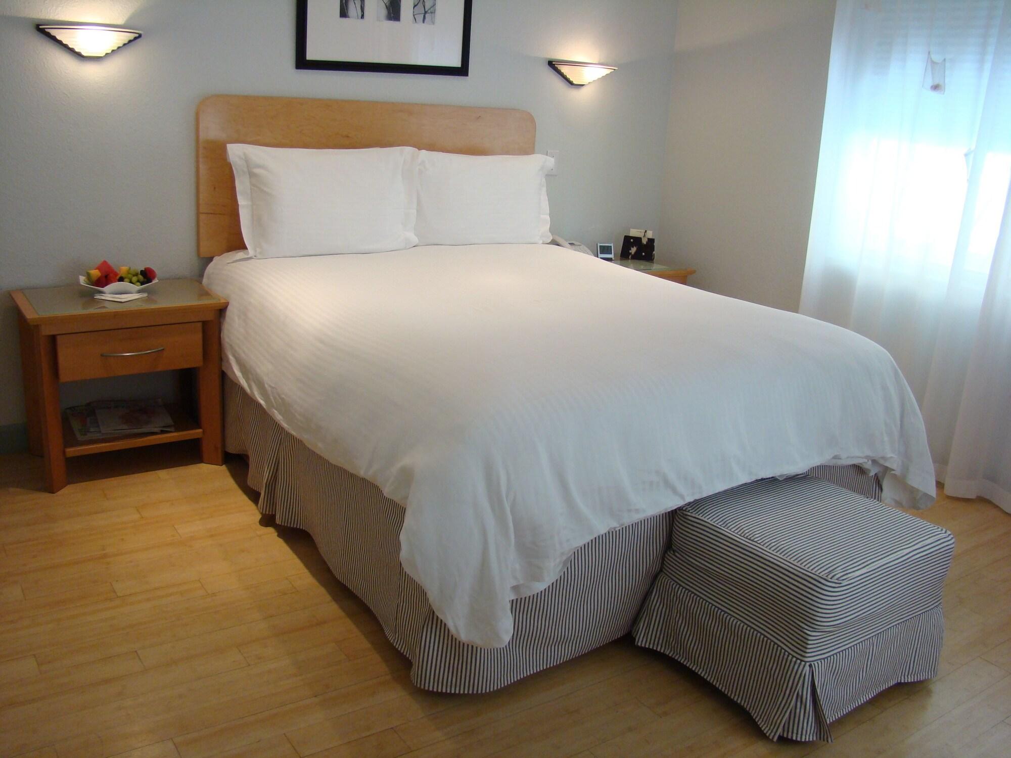 Cadet Hotel 25/46