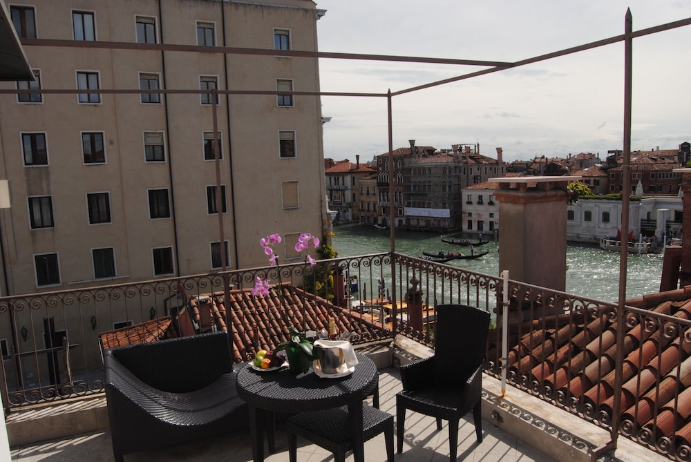 Hotel Dei Dragomanni 35/50