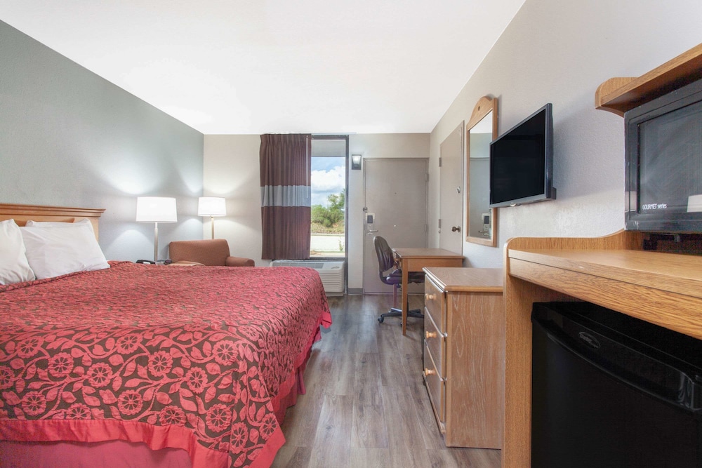 Days Inn by Wyndham Clinton Laurens I-26 11/26