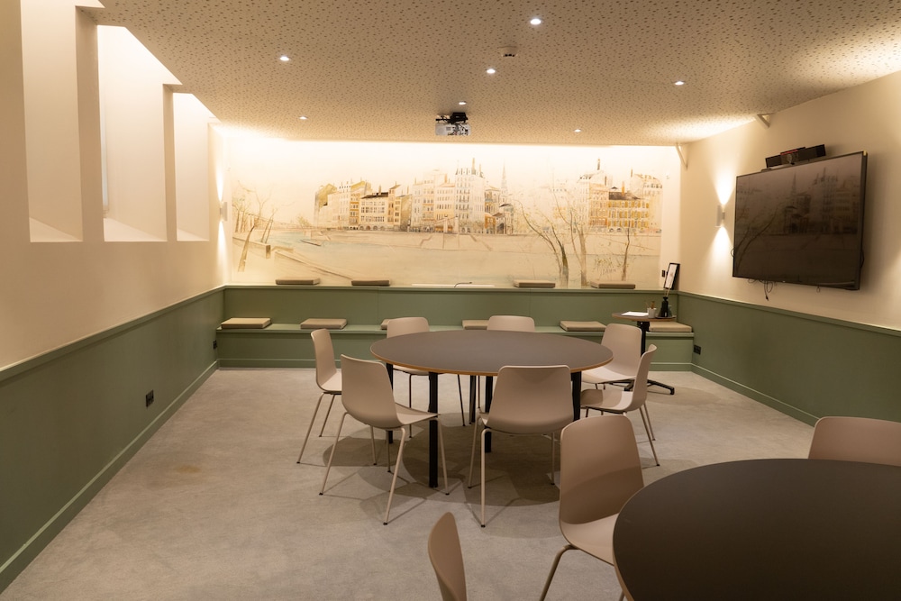 restaurant cafeteria