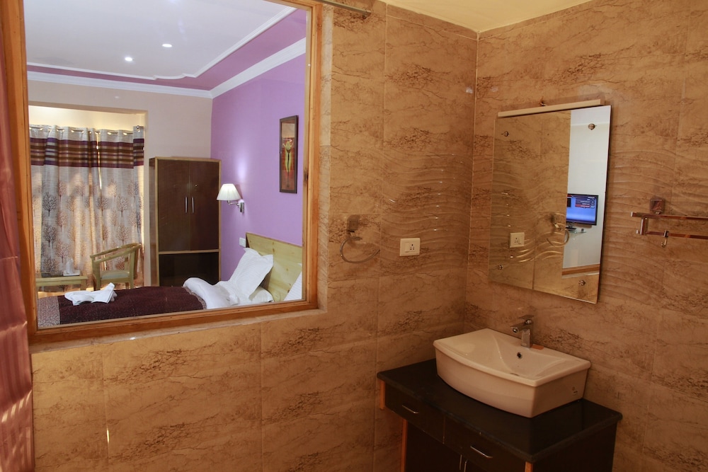 Royal Holiday Leh 39/43