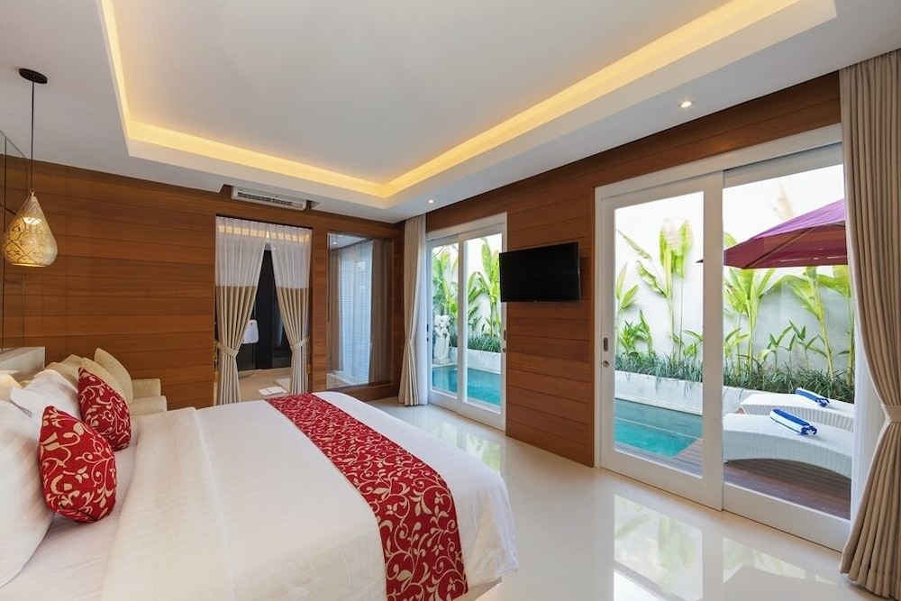 1 BEDROOM, PRIVATE POOL