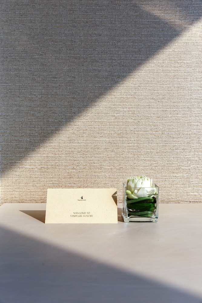 Vinpearl Landmark 81, Autograph Collection 18/32