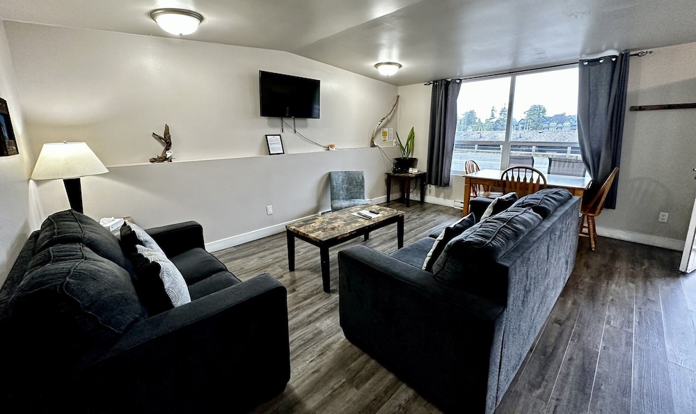 West Coast Motel 44/64