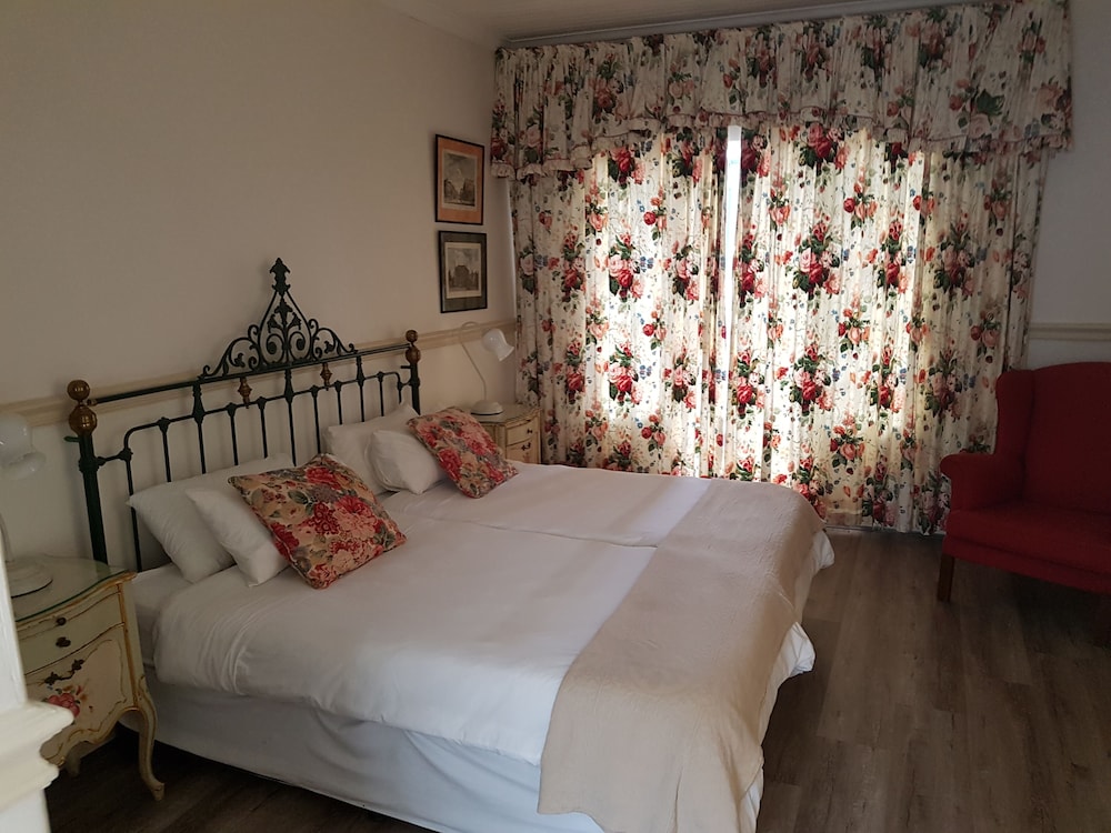Sherwood's Country House 6/50