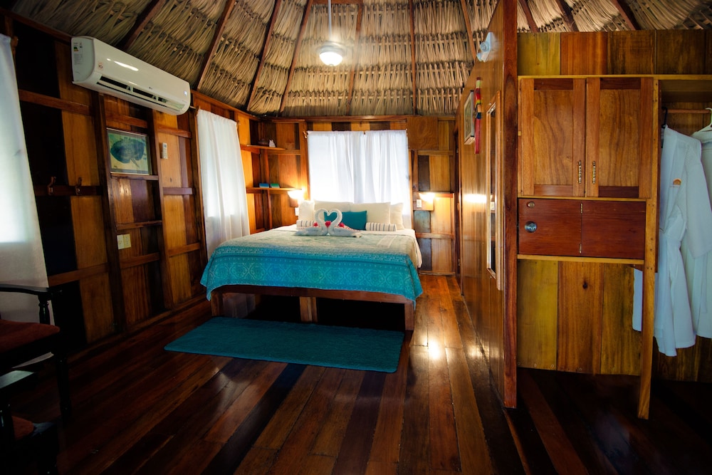 St. George's Caye Resort 8/51