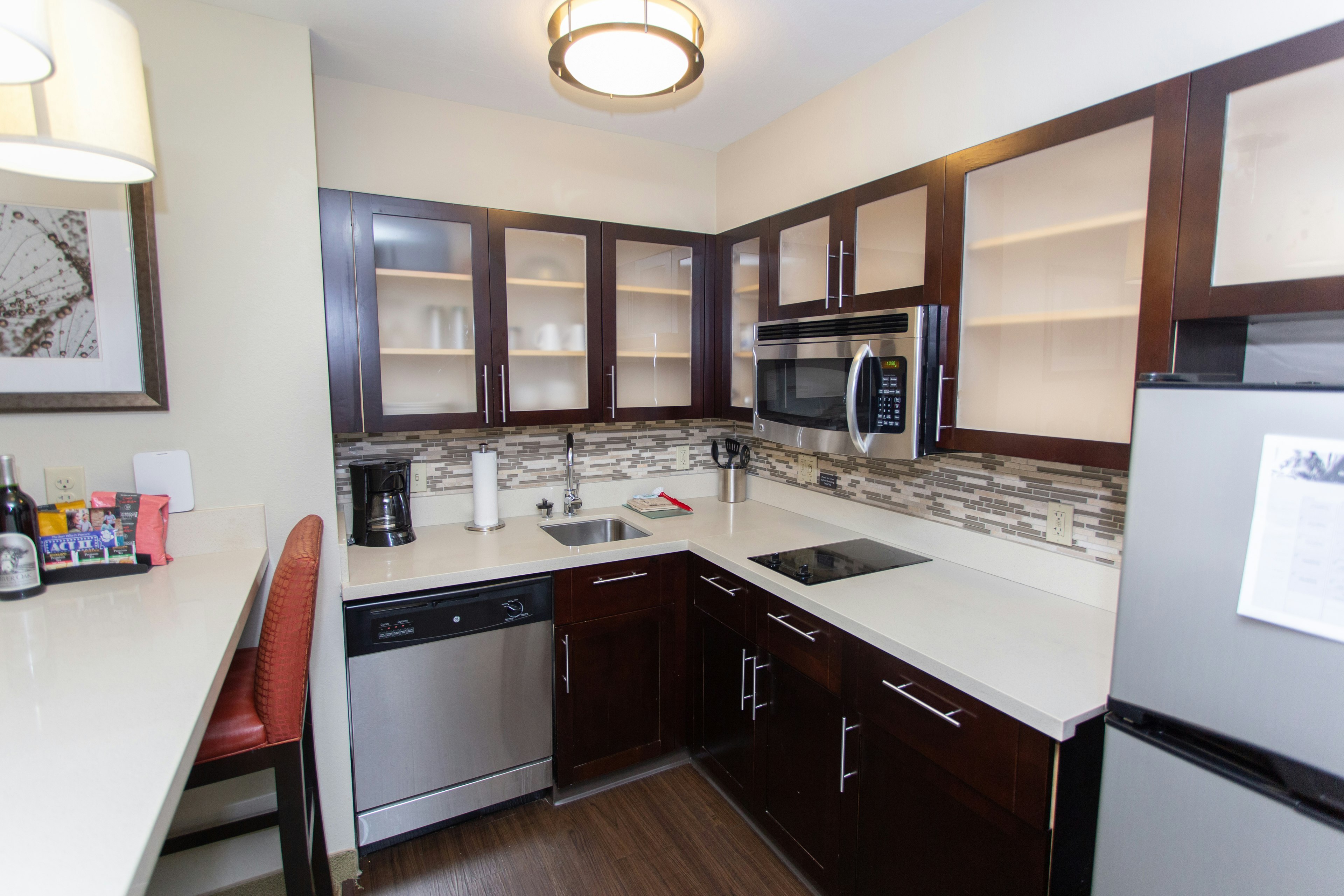 STAYBRIDGE SUITES BOWLING GREEN 66/68