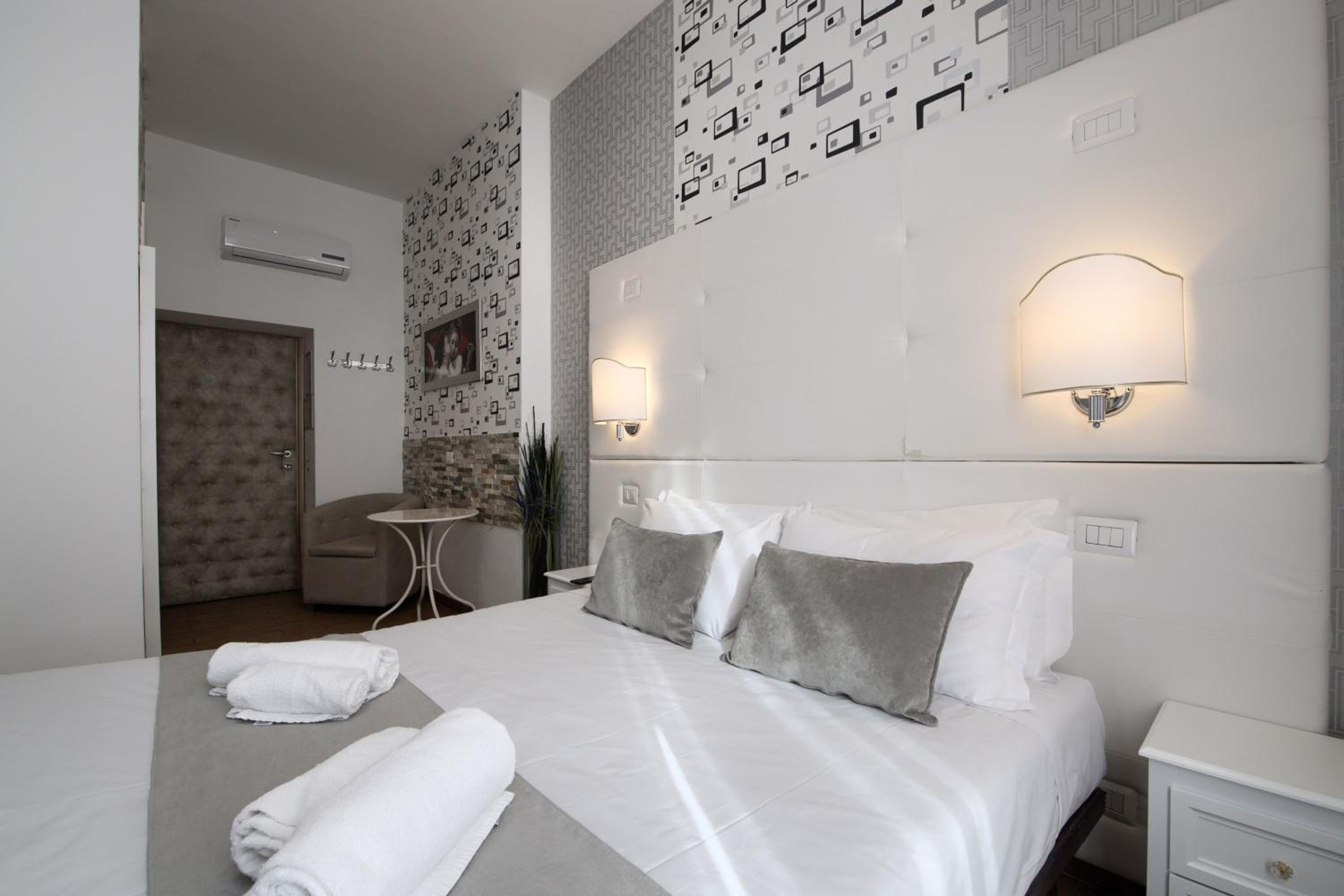 Domus Pietro Inn 12/27