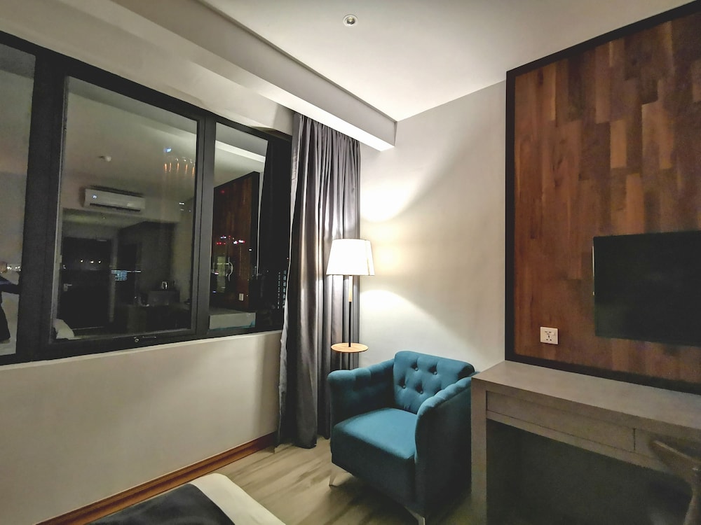 FRAME HOTEL 30/51