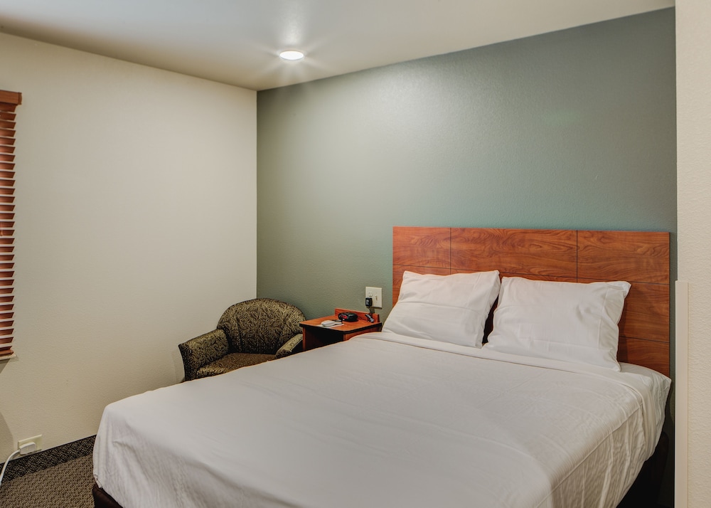 WoodSpring Suites Columbus NE I-270 Airport 15/38