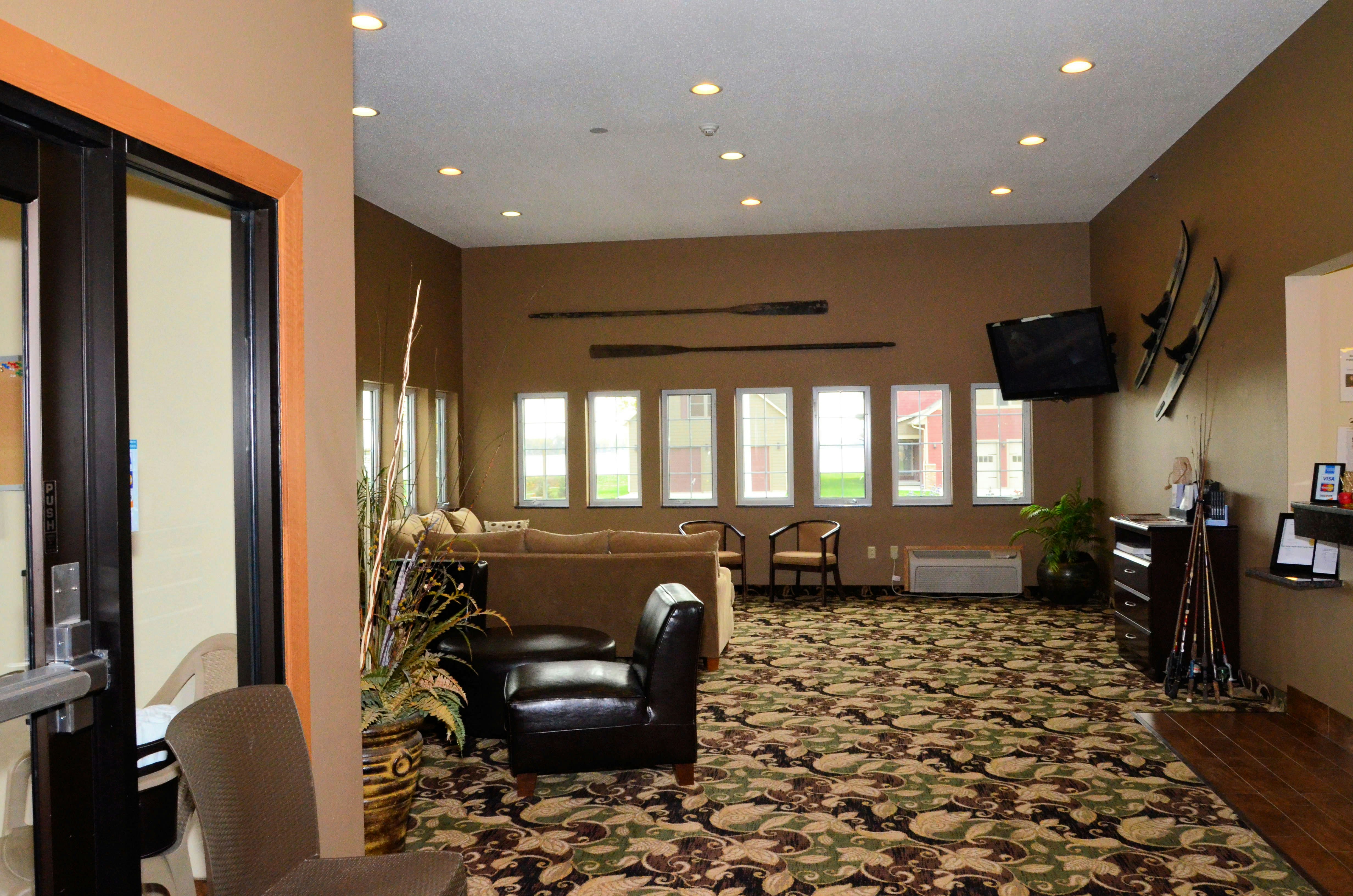 Cobblestone Inn & Suites - Lake View 6/27