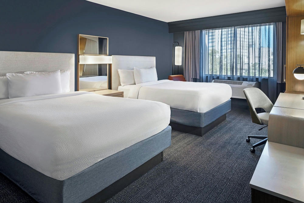 Room at COURTYARD BY MARRIOTT SACRAMENTO MIDTOWN, SACRAMENTO - CA