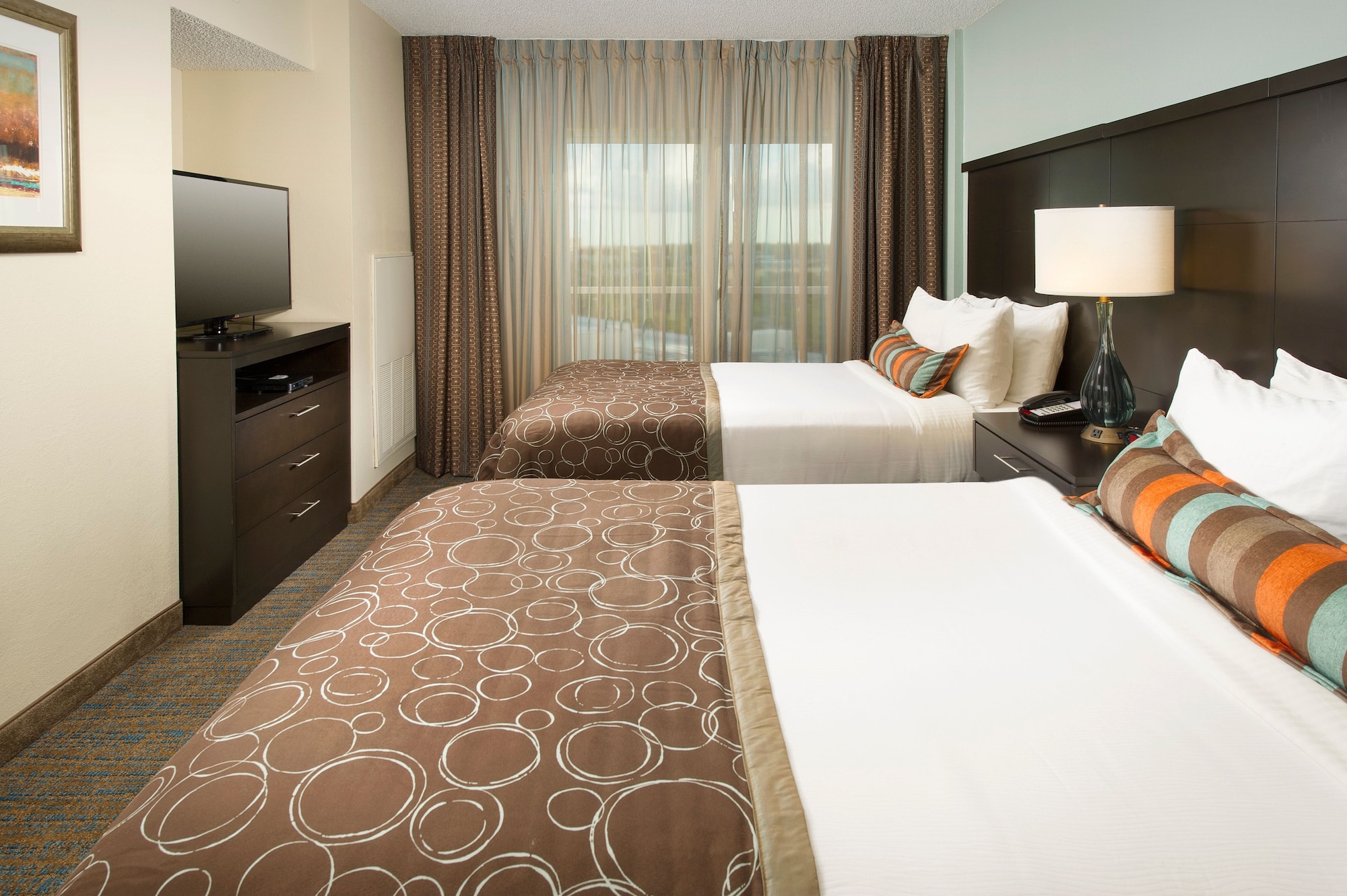 1 BEDROOM, SUITE, 2 DOUBLE BEDS, KITCHEN