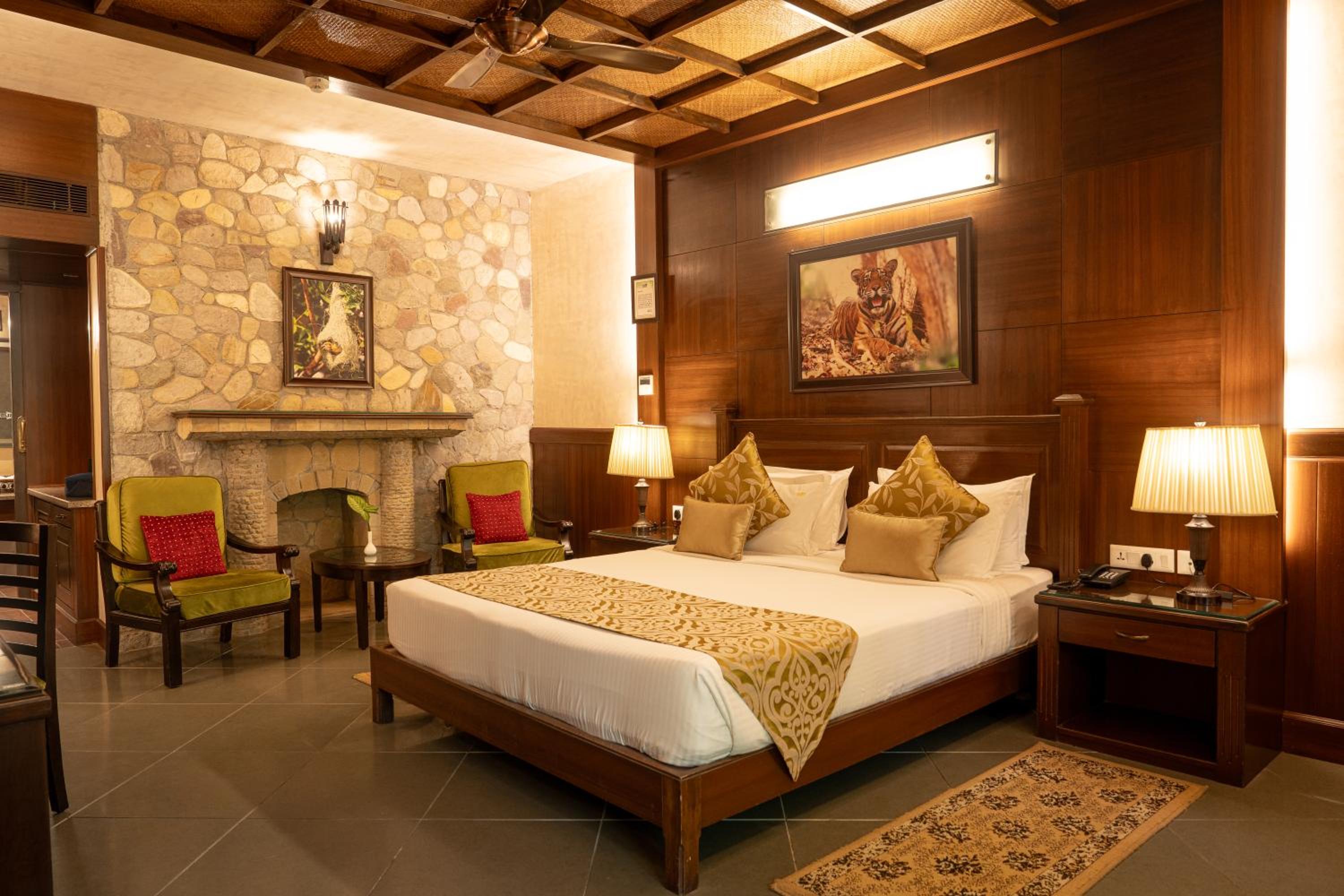 Corbe, Club, Bathtub